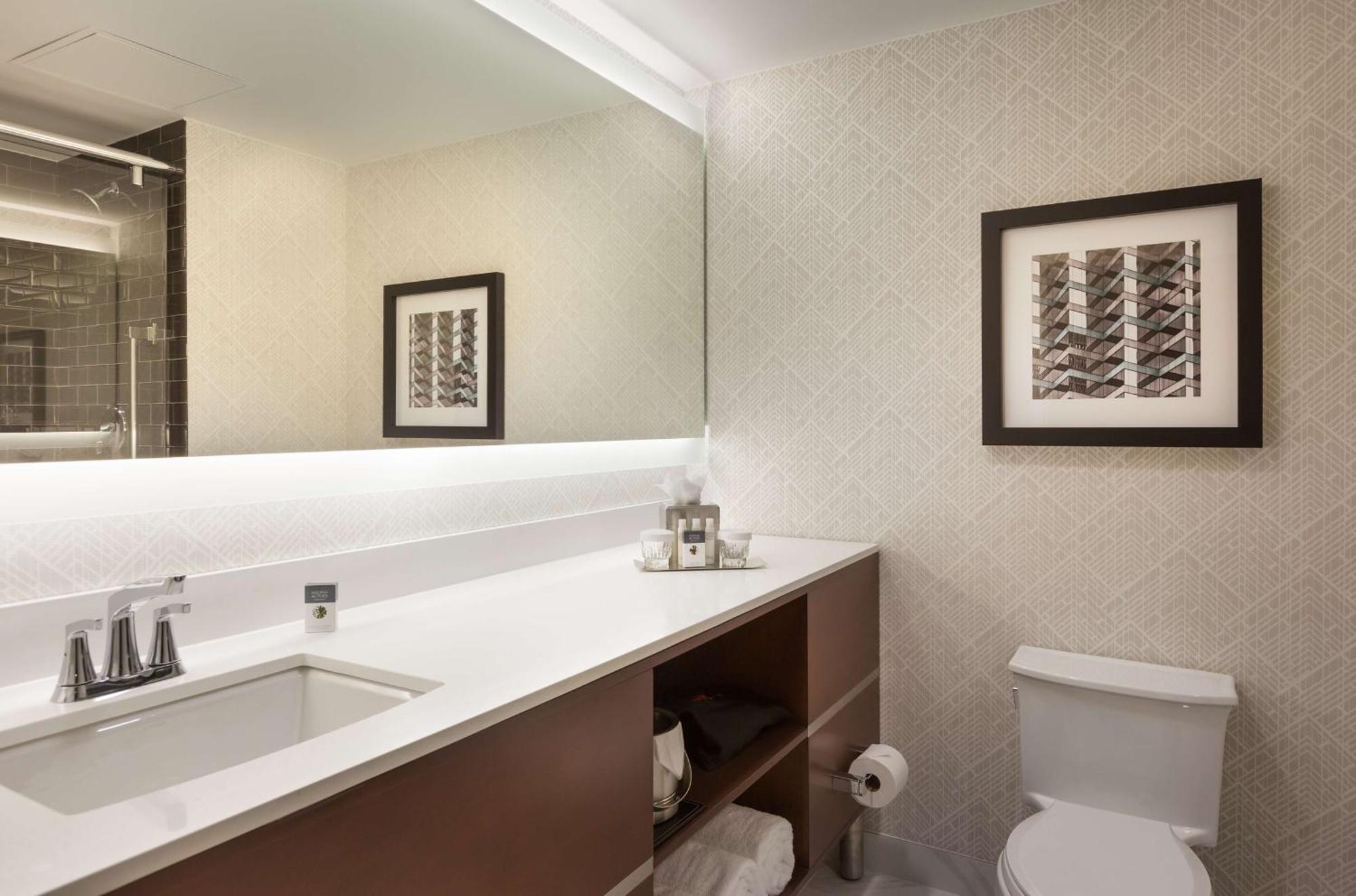 Doubletree By Hilton Hotel & Suites Houston By The Galleria מראה חיצוני תמונה